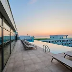 Beach Bliss Apartment In Infinity Beach Resort Parking